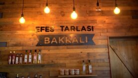 Efes Tarlası Bakkalı yerli üretimin kalbi olmaya devam ediyor