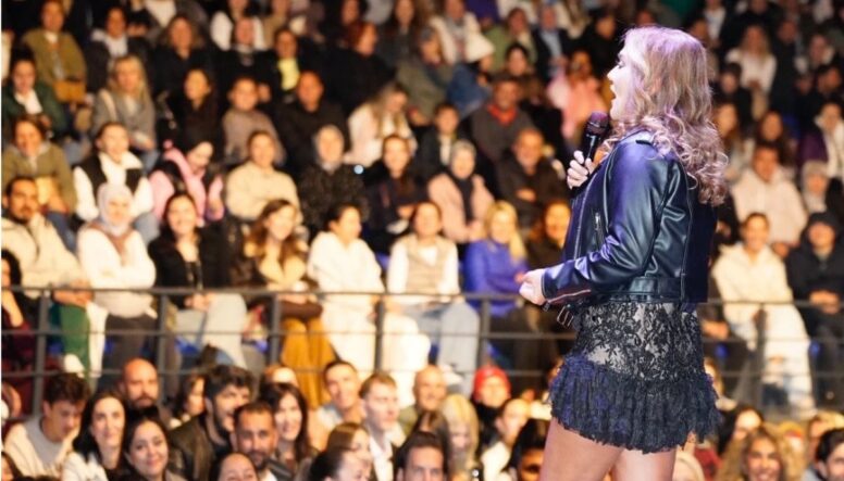 Binlerce hayran Demet Akalın şarkılarıyla unutulmaz gece yaşadı