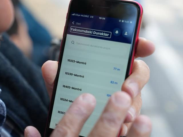 Yakınımda durak araması yapan kişi.