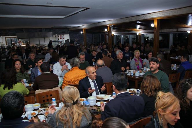 İzmir İl Millî Eğitim Müdürlüğü Karşıyaka’daki İftar Programında Eğitimcilerle Bir Araya Geldi