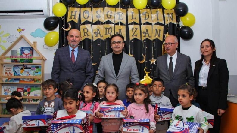 Dr. Ömer Yahşi, Torbalı Eğerci İlkokulunda Ramazan Etkinliklerinde Öğrencilerle Buluştu