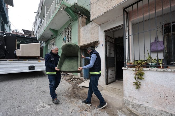 Konak Belediyesi Eşya Bağışlarıyla Toplumsal Dayanışmayı Güçlendiriyor