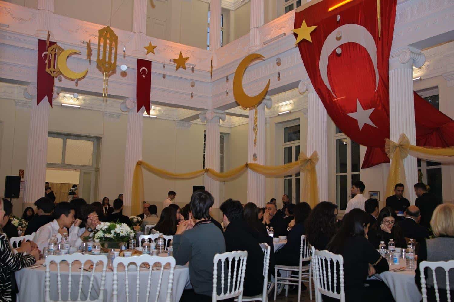 İzmir Atatürk Lisesi'nde Maarifin Kalbinde Ramazan Programıyla Birlik ve Dayanışma Vurgusu