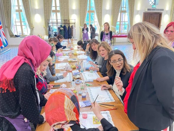 İzmir'de NATO İş Birliğiyle Çini Sanatı Etkinliği ve Türk Kültürü Tanıtımı Sürüyor