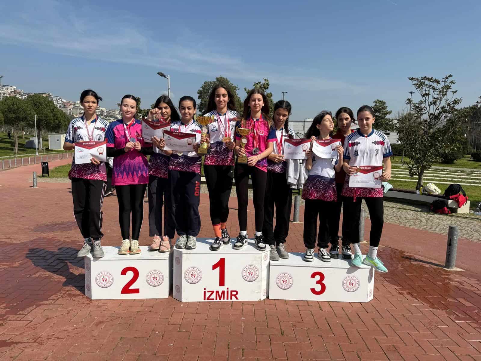 Atatürk Ortaokulu Oryantiring Takımı İzmir İl Yarışmasında Önemli Başarılar Elde Etti