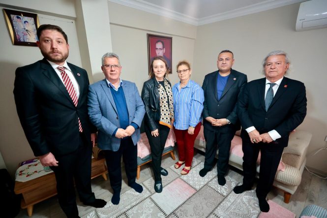 Başkan Mutlu, Şehit Eşiyle Dokuz Eylül Meydanı’nda Bir Araya Geldi