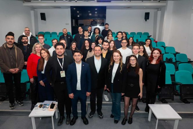 Konak’ta Hibrit Kariyer Zirvesi: Gençler Dijital Dönüşüm ve Yapay Zekayı Tartıştı