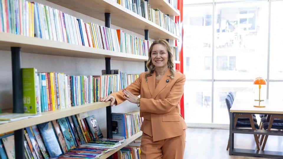 Konak Belediyesi Cumhuriyet Kütüphaneleri, Her Yaştan İzmirliye Bilgi ve Sessiz Çalışma Ortamı Sunuyor