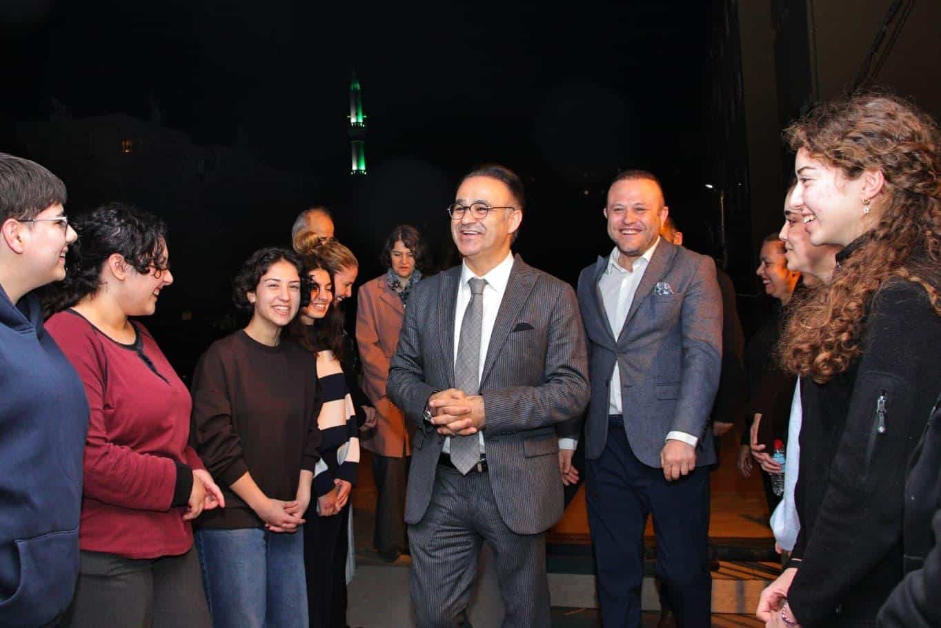 İzmir Milli Eğitim Müdürü Dr. Ömer Yahşi, Sahurda İnönü Anadolu Lisesi Öğrencileriyle Bir Araya Geldi