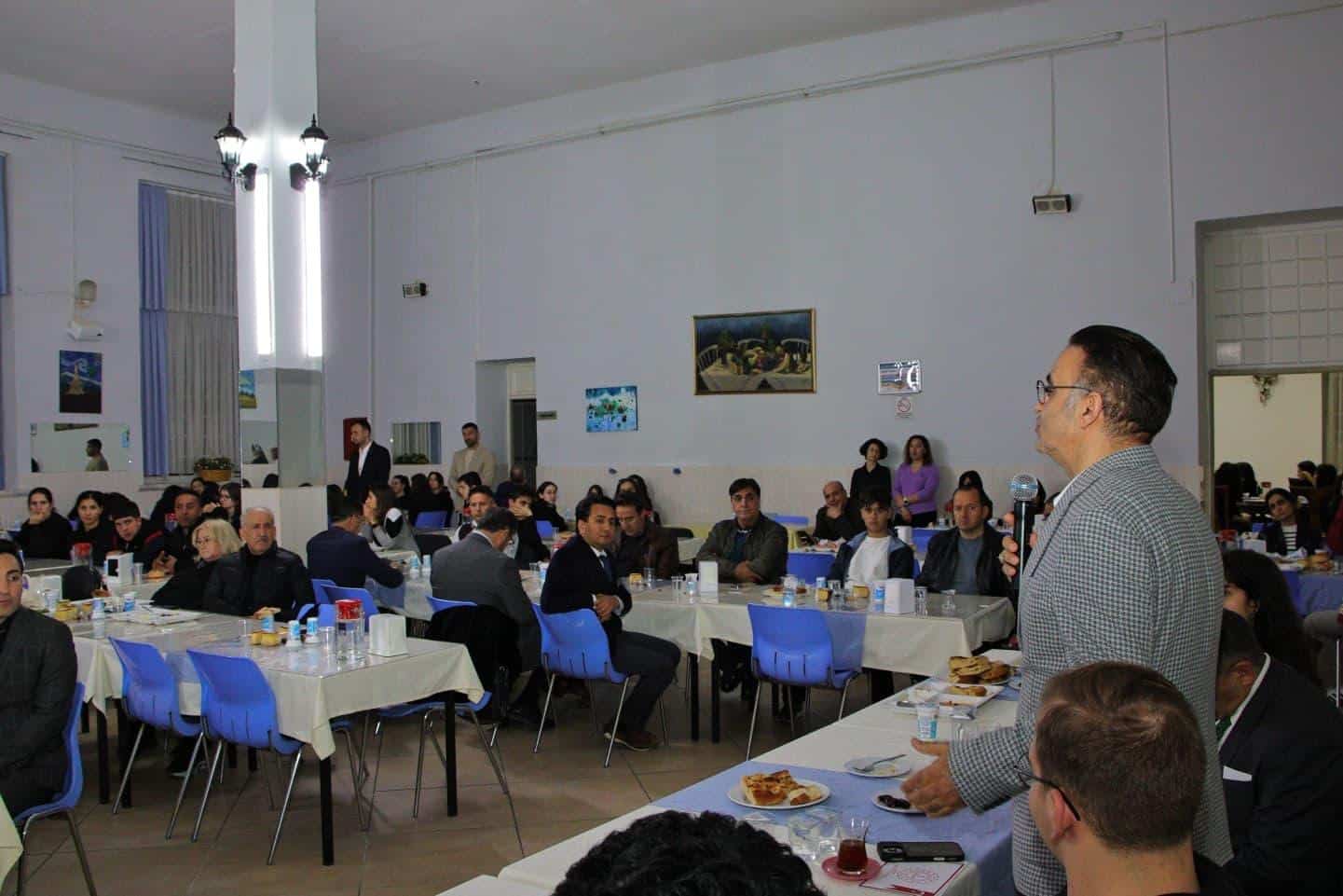 İzmir Kız Lisesi'nde Ramazan Ayına Özel İftar Programı Gerçekleştirildi