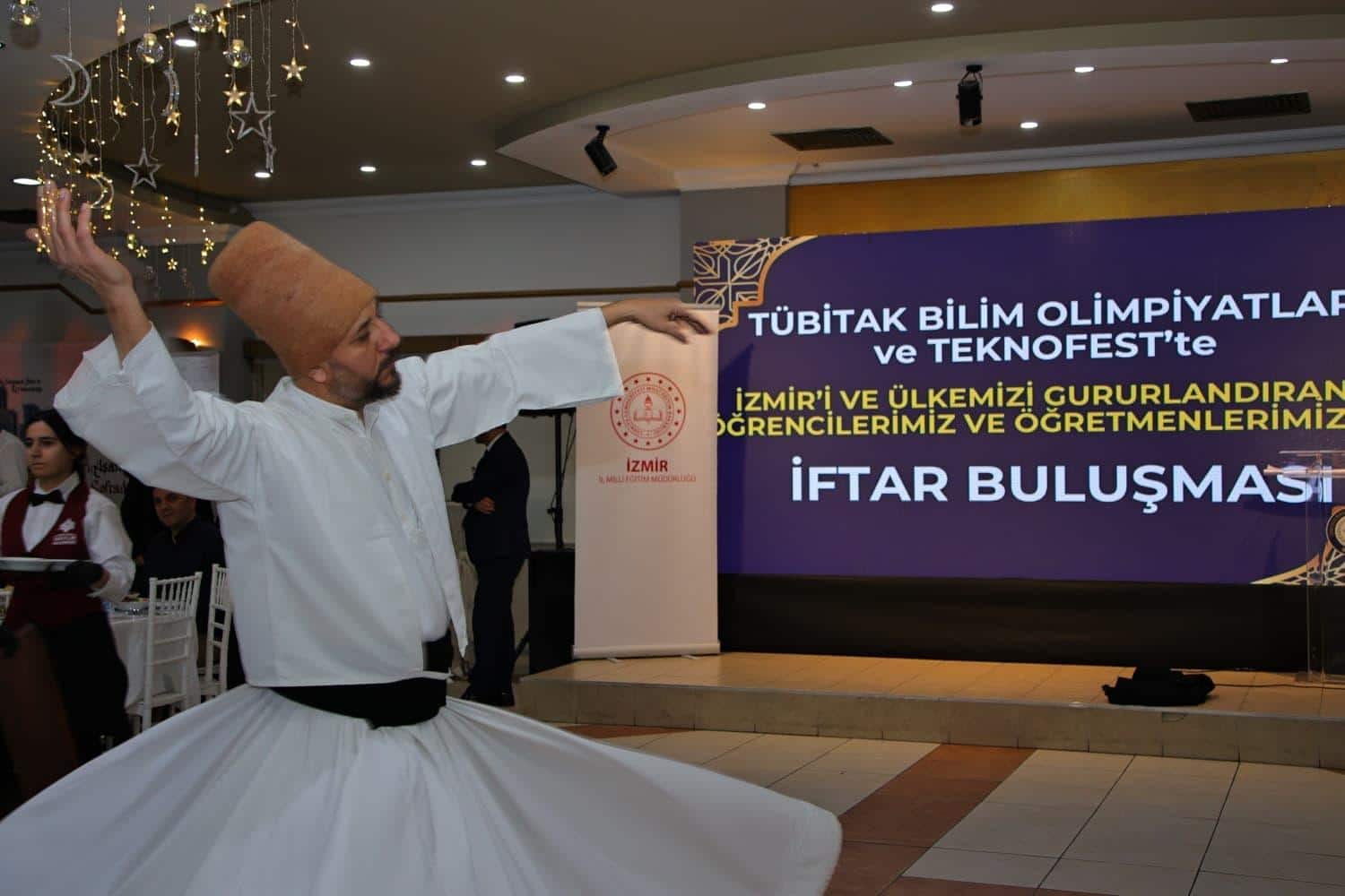 İzmir’de Bilim ve Teknolojide Başarılı Öğrenciler ve Öğretmenler İftar Programında Buluştu