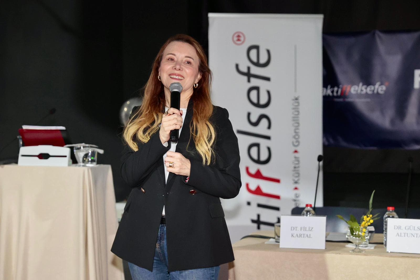 Konak’ta Felsefe ve Bilim Festivali’nde Her Yaştan Katılımcıya Bilimsel ve Düşünsel Deneyim