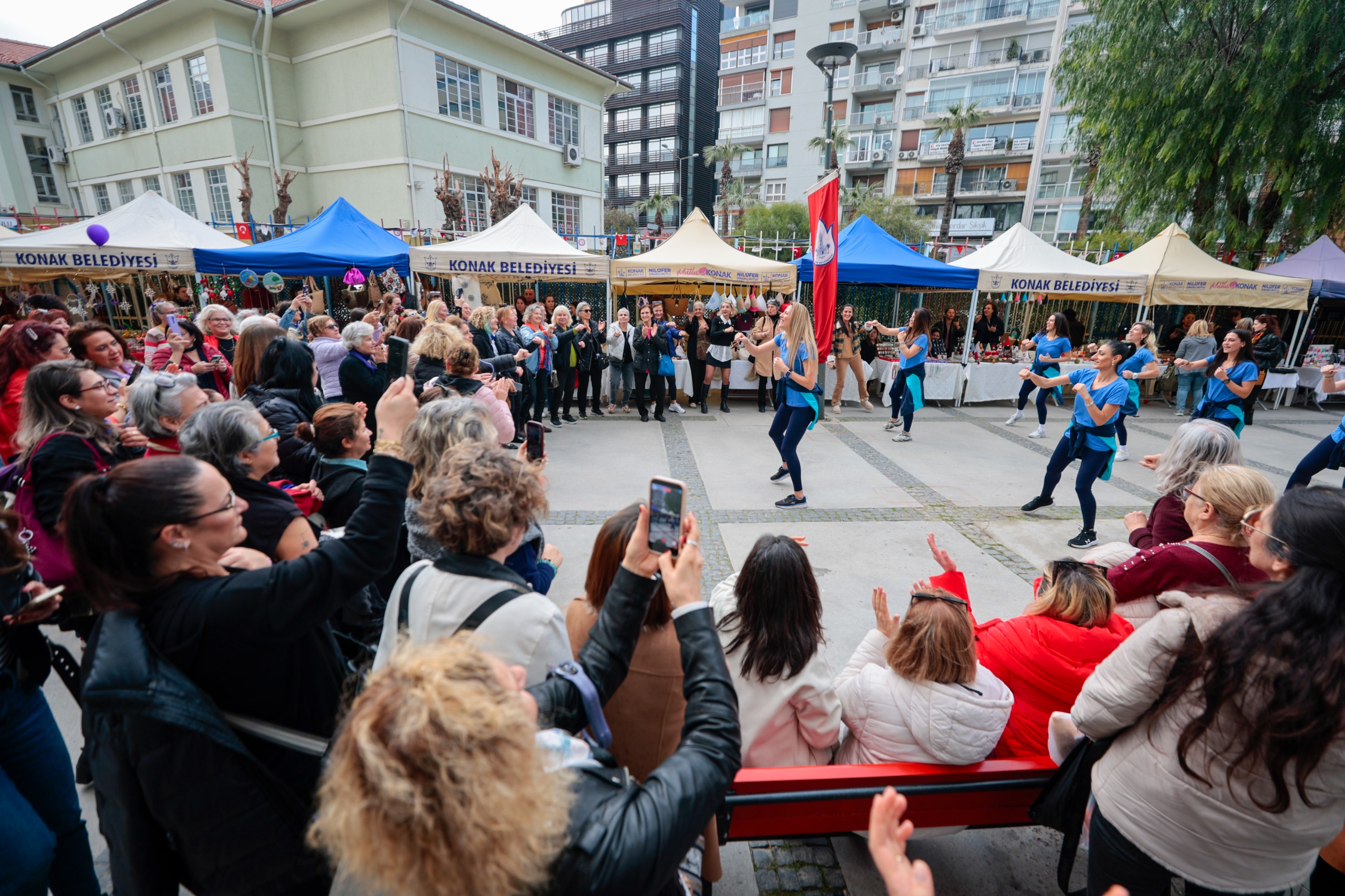 Konak’ta Kadınların Emeği ve Dayanışması Etkinliklerle Kutlandı