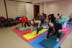 Konak Belediyesi İleri Yaş Yoga Kurslarıyla Sağlıklı Yaşamı Destekliyor