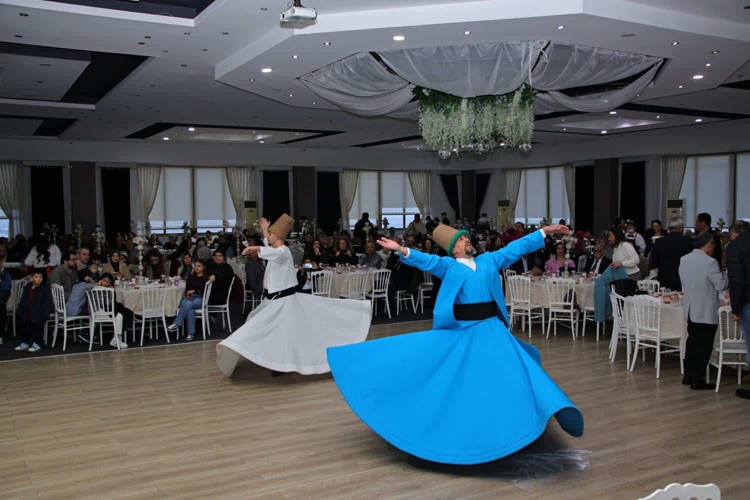 Menemen'de Öğretmenler Onuruna Düzenlenen İftar Yemeğinde Eğitim ve Birlik Mesajı