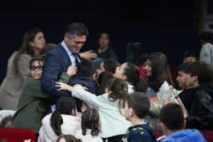 Aliağa Cumhuriyet İlkokulu Öğrencileri Yerel Yönetimi Belediye Başkanı Serkan Acar'dan Dinledi