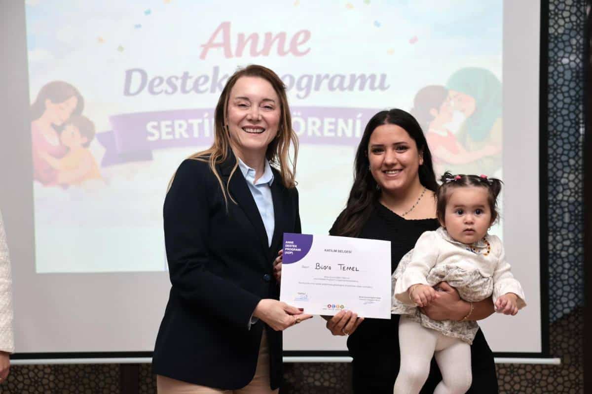 Konak Belediyesi Anne Destek Programı Mezunları Sertifikalarına Kavuştu