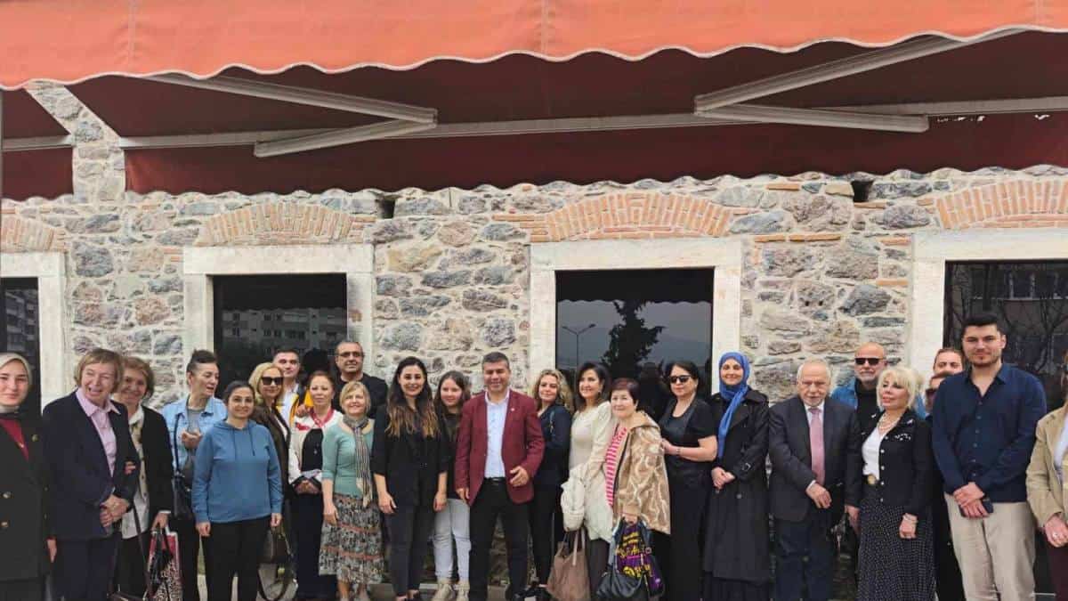 İzmir Öğretmen Akademileri’nde Haftalık Programlar Öğretmenlerin Mesleki ve Kültürel Gelişimine Katkı Sağladı