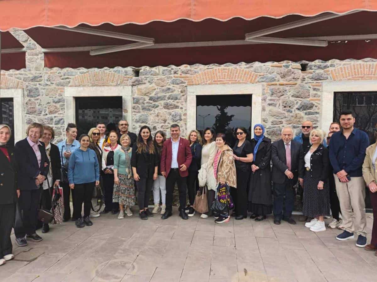 İzmir Öğretmen Akademileri’nde Haftalık Programlar Öğretmenlerin Mesleki ve Kültürel Gelişimine Katkı Sağladı