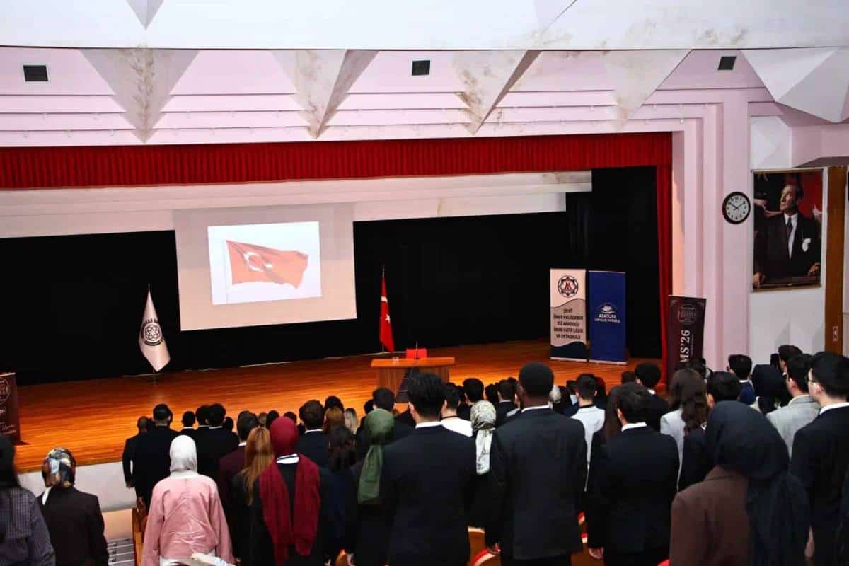 İzmir’de Halisdemir Meclis Simülasyonu Gençleri Demokrasiyle Buluşturdu