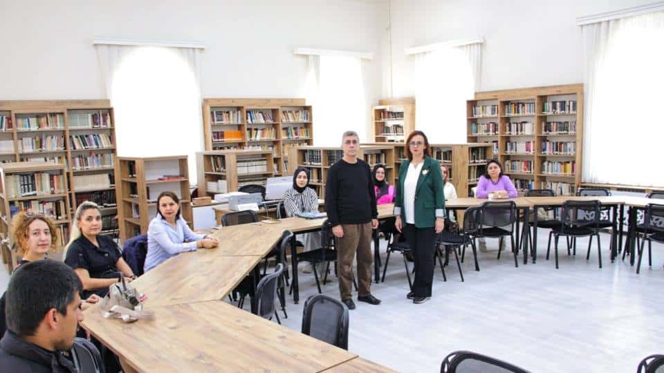 İzmir Öğretmen Akademileri ile Edebiyat, Kültür ve Felsefe Alanlarında Eğitimler Sürüyor