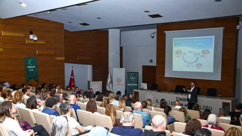 İzmir’de Sağlıklı Yaşam Ligi Kapsamında Rehber Öğretmenlere Bağımlılıkla Mücadele Eğitimi Verildi