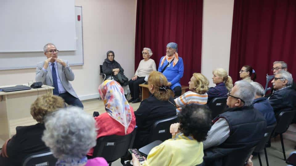Konak Belediyesi İleri Yaş Merkezi'nde Sağlıklı ve Aktif Yaşam Semineri Düzenlendi
