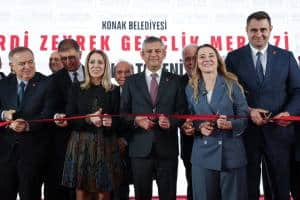 Ferdi Zeyrek’in İsmi Konak’ta Gençlik Merkeziyle Yaşatılıyor: Anlamlı Açılış ve Katılımlar