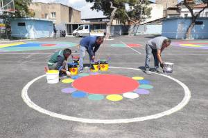 Konak Belediyesi, Okul Bahçelerinde Renkli Dokunuşları Hayata Geçiriyor