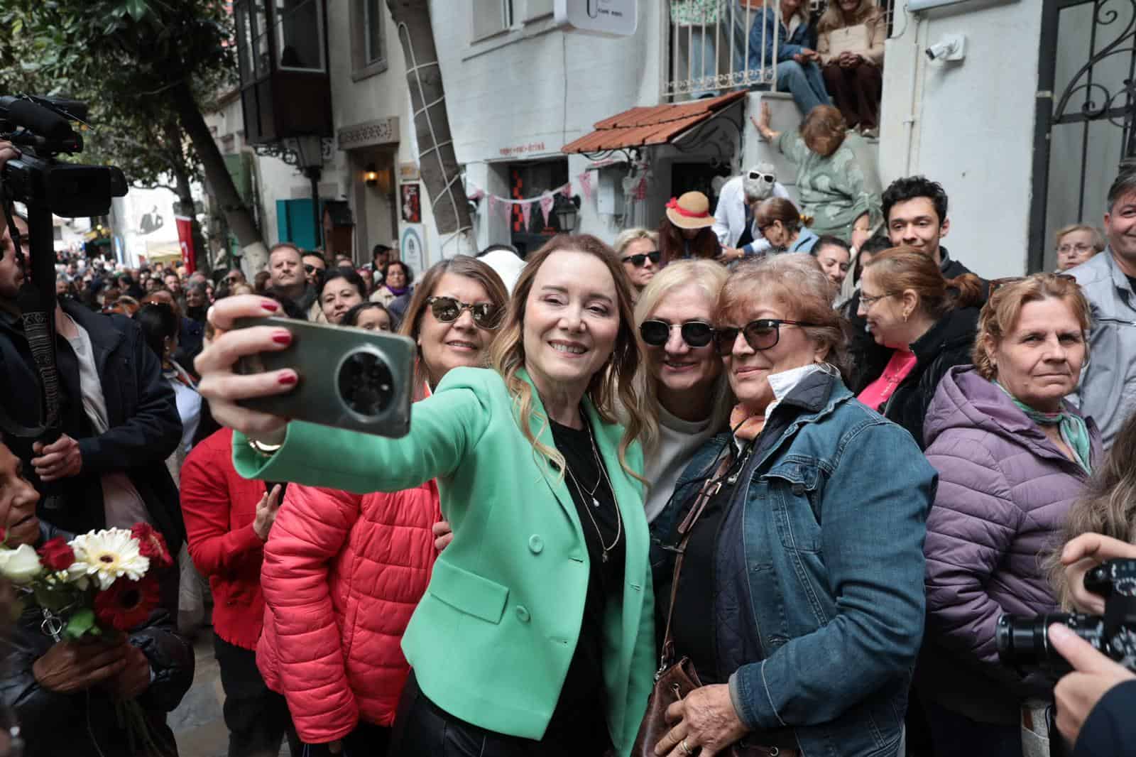 Konak’ta Dario Moreno Sokak Şenliği İzmir’de Nostalji ve Birliktelik Rüzgarı Estirdi