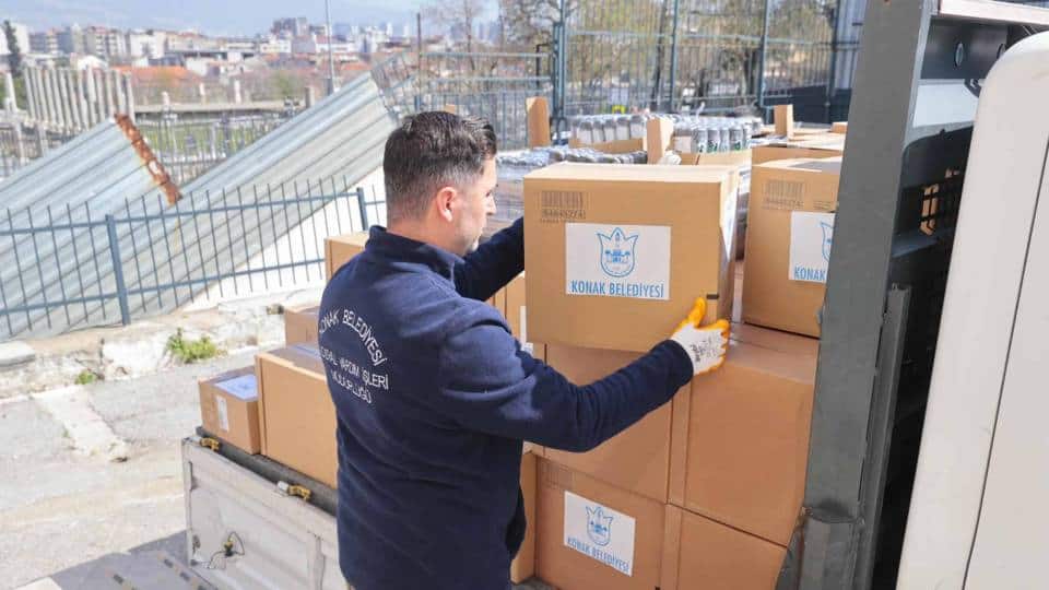 Konak Belediyesi’nden Okullara Temizlik ve Hijyen Malzemesi Desteği