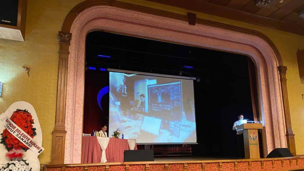 İzmir’de TÜBİTAK ve Millî Eğitim İş Birliğiyle Bilim Söyleşisine Yoğun Katılım